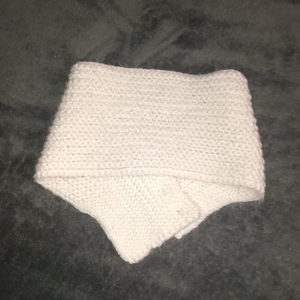 Vintage White Knit Scarf with Floral Buttons